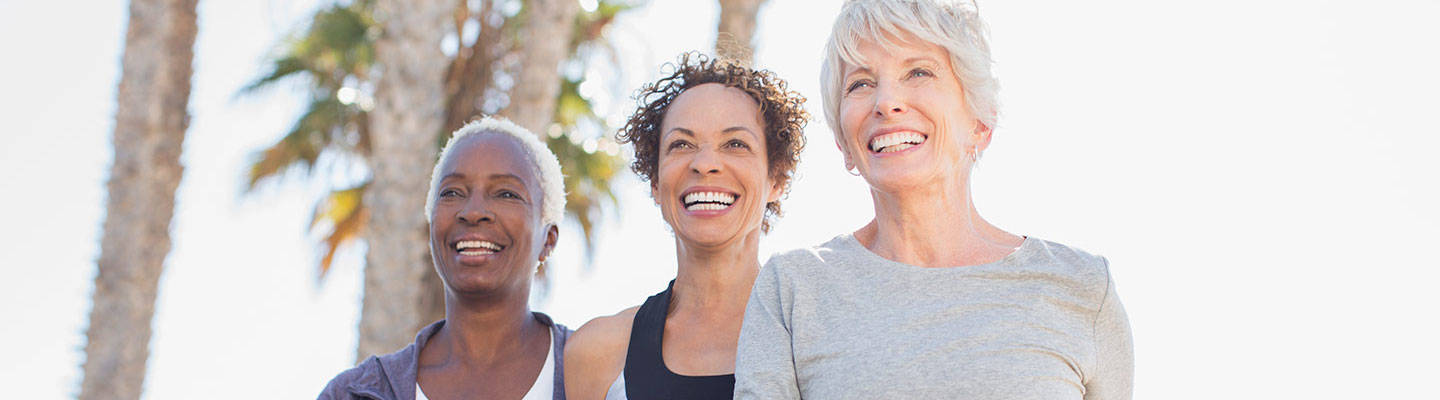 3 Mujeres corriendo y sonriendo